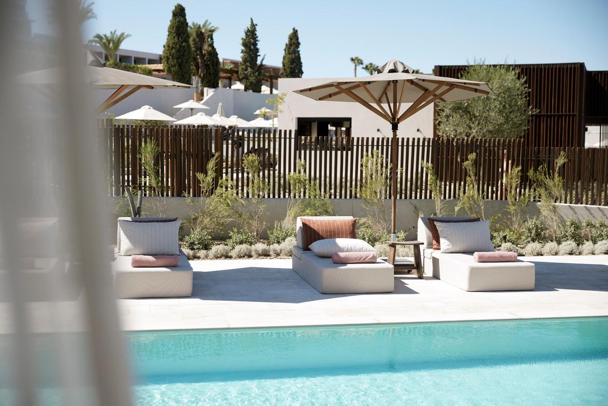 Helea Lifestyle Beach Resort Kallithéa Quarto foto The hotel's pool